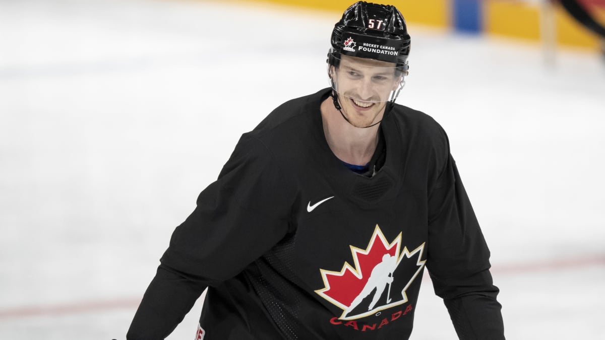 Kanadan puolustaja Tyler Myers harjoituksissa jääkiekon MM-kisoissa 2023.