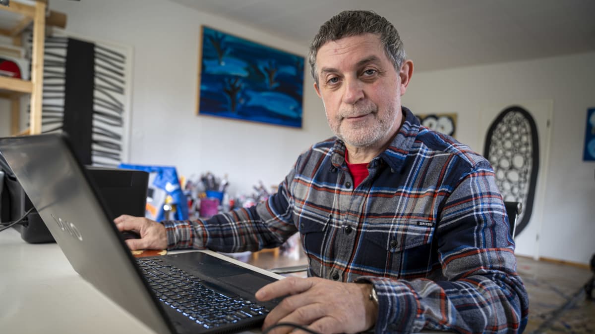 Venäläinen Suomeen paennut journalisti Sergey Shelin