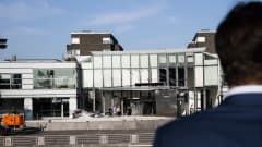 Veroviraston vaurioitunut julkisivu