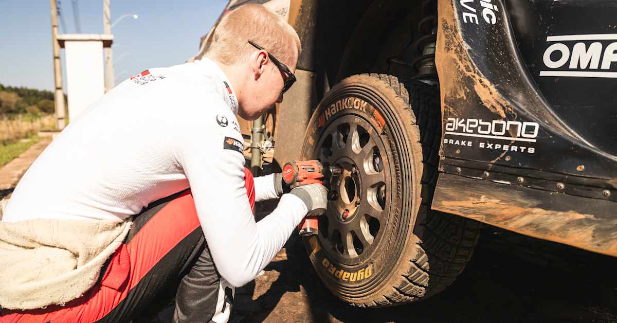 Sébastien Ogier tog över ledningen – Kalle Rovanperäs punktering blev kostsam av två orsaker