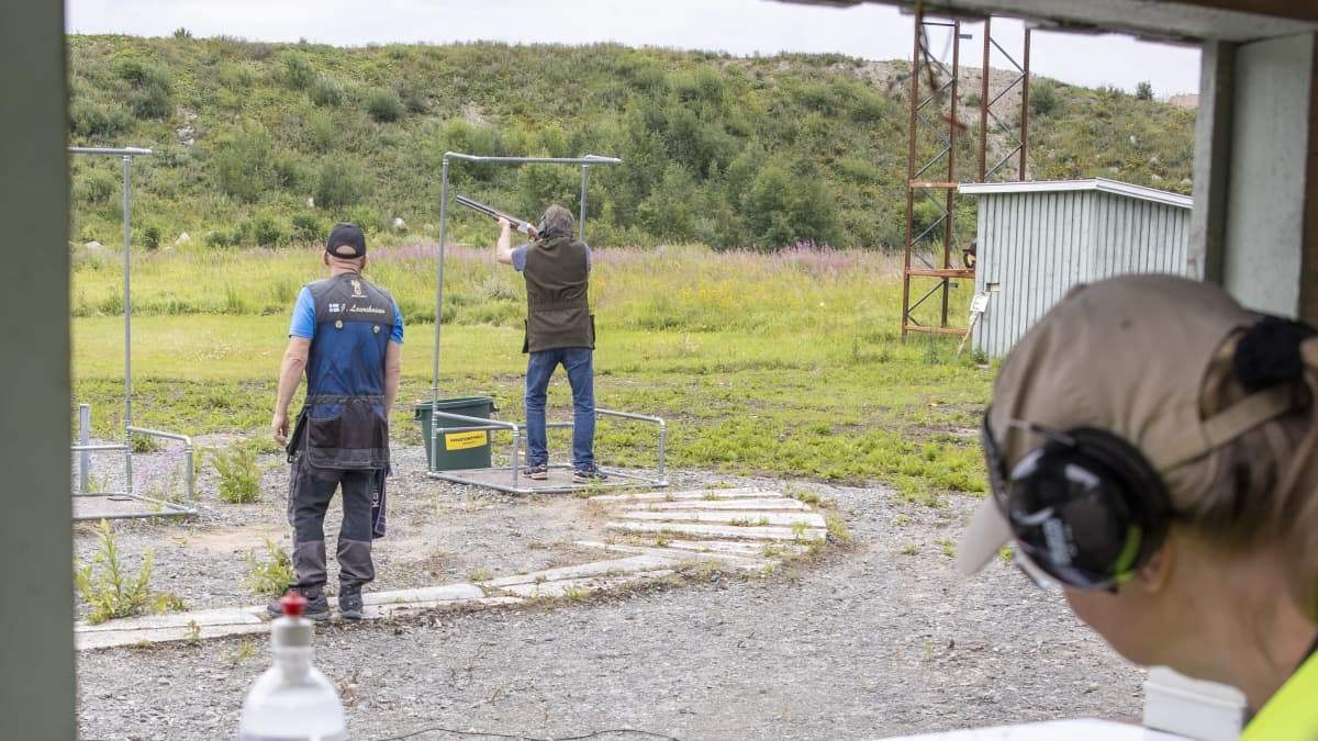 Haulikkoammuntaa Rajamäen ampumaradalla