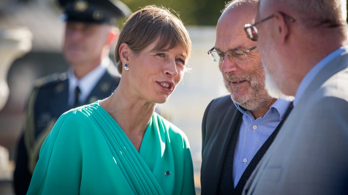Viron presidentti Kersti Kaljulaid ja vuoden 2021 presidenttiehdokas Alar Karis.
