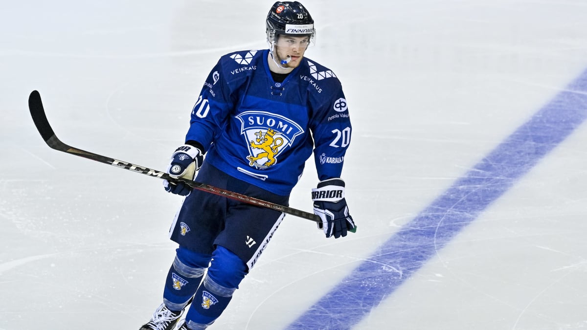 Niko Ojamäki kuvattuna jäällä Leijonien EHT-turnauksessa toukokuussa 2021.