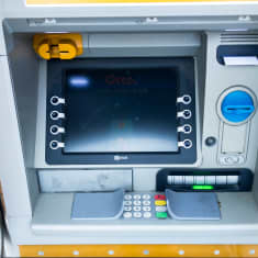 Pankkiautomaatti.
