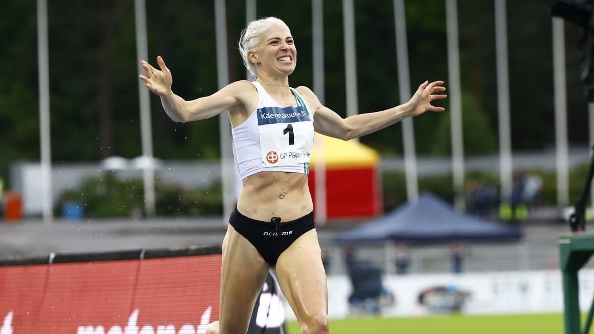 Naisten 1500 metrin juoksun voittaja, Borgå Akillesin Sara Lappalainen Kalevan kisoissa Lahdessa 28. heinäkuuta 2023.