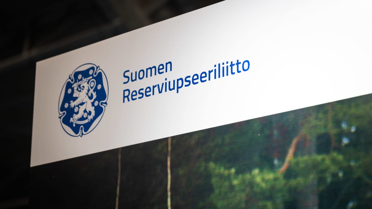 Suomen reserviupseeriliiton logo.