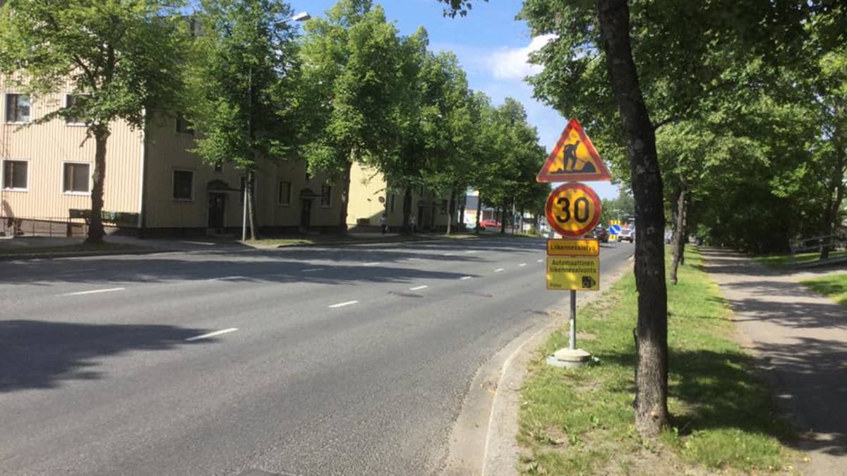 Poliisi ilmoitti etukäteen valvonnasta työmaan lähellä Kuopiossa – silti  yli 40 autoilijaa ajoi ylinopeutta tunnin aikana