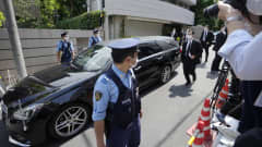 Japanin ex-pääministeriä kuljettanut ruumisauto saapui Tokioon