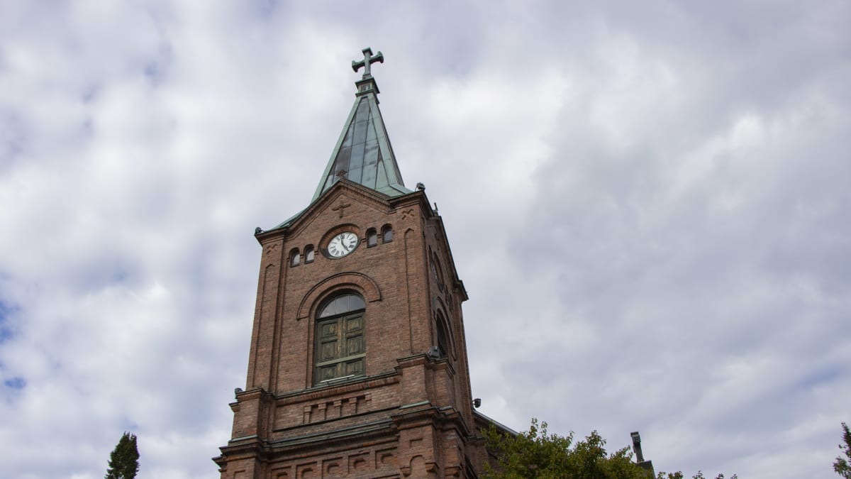 Jyväskylän kirkkopuiston kirkko. 