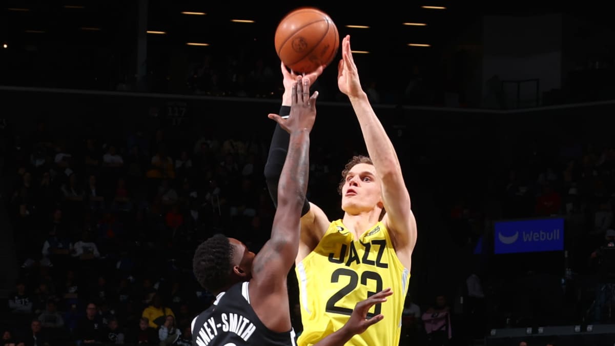 Lauri Markkanen sai 200 uponnutta kolmosheittoa ja 100 donkkia kasaan yhden NBA-kauden aikana. 