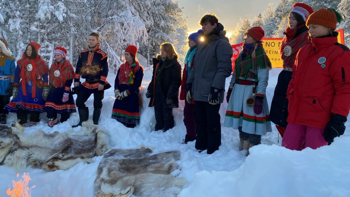 Saamelaisnuoret ja Greta Thunberg Kallakissa Ruotsissa