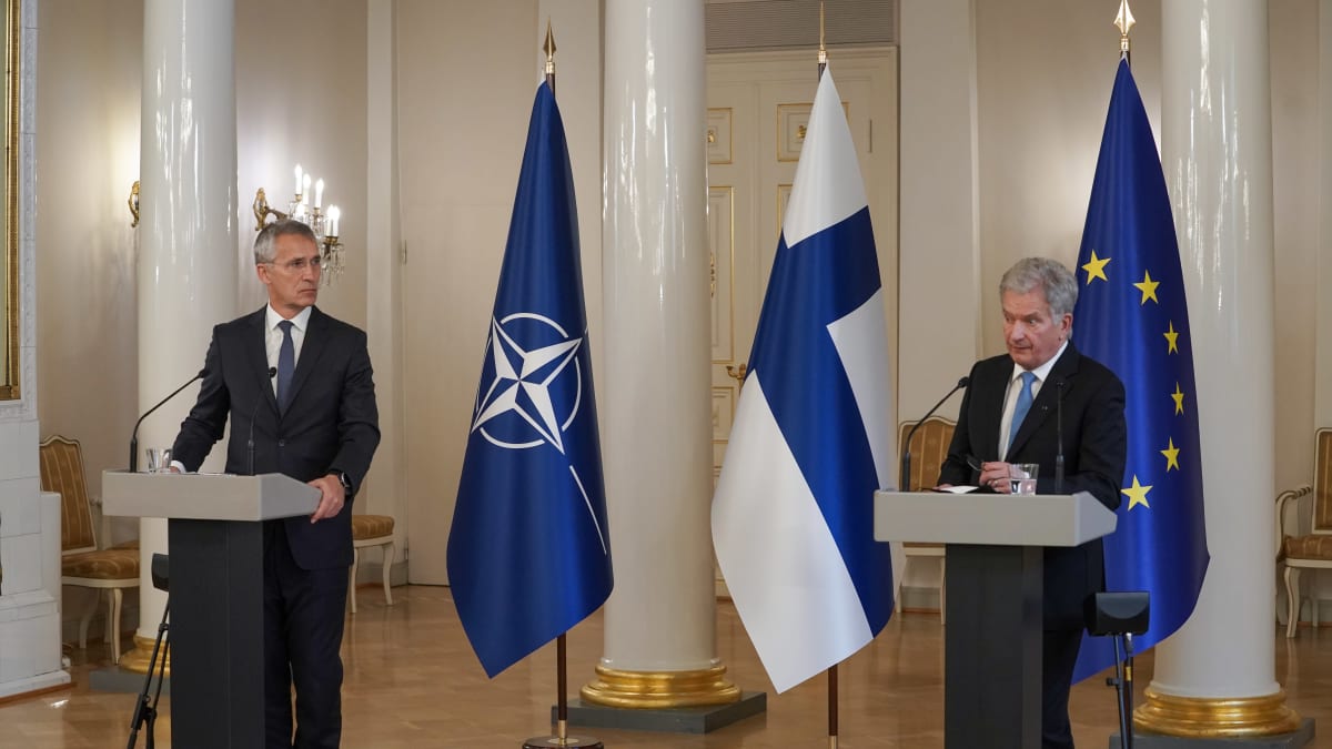 Naton pääsihteerin Jens Stoltenberg ja Suomen tasavallan presidentti Sauli Niinistö tapavat Presidentinlinnassa.