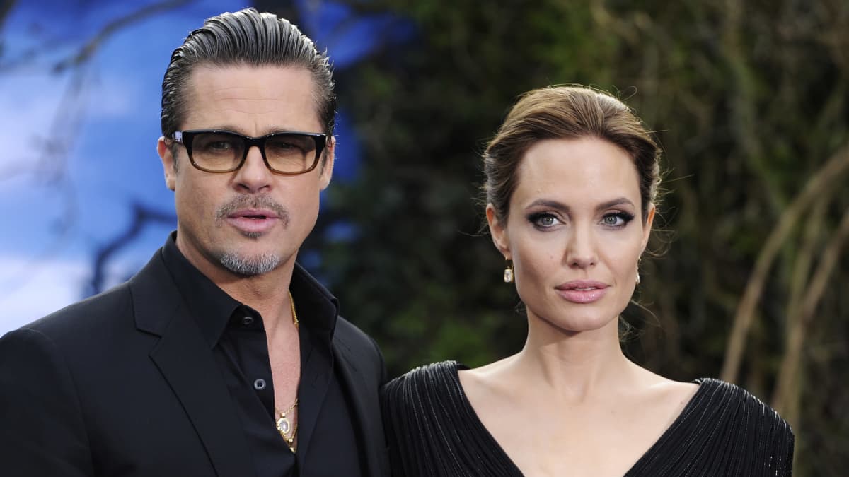 Rintakuvassa Brad Pitt  ja Angelina Jolie.
