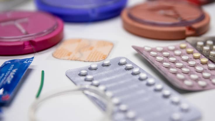 Ehkäisyvälineitä: e-pillereitä, kierukoita, ehkäisyrengas, kondomi, ehkäisykapseli
