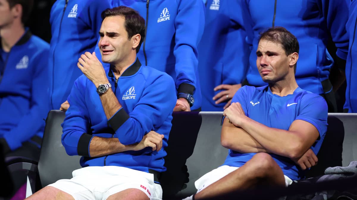 Roger Federer ja Rafael Nadal kyynelehtivät. 