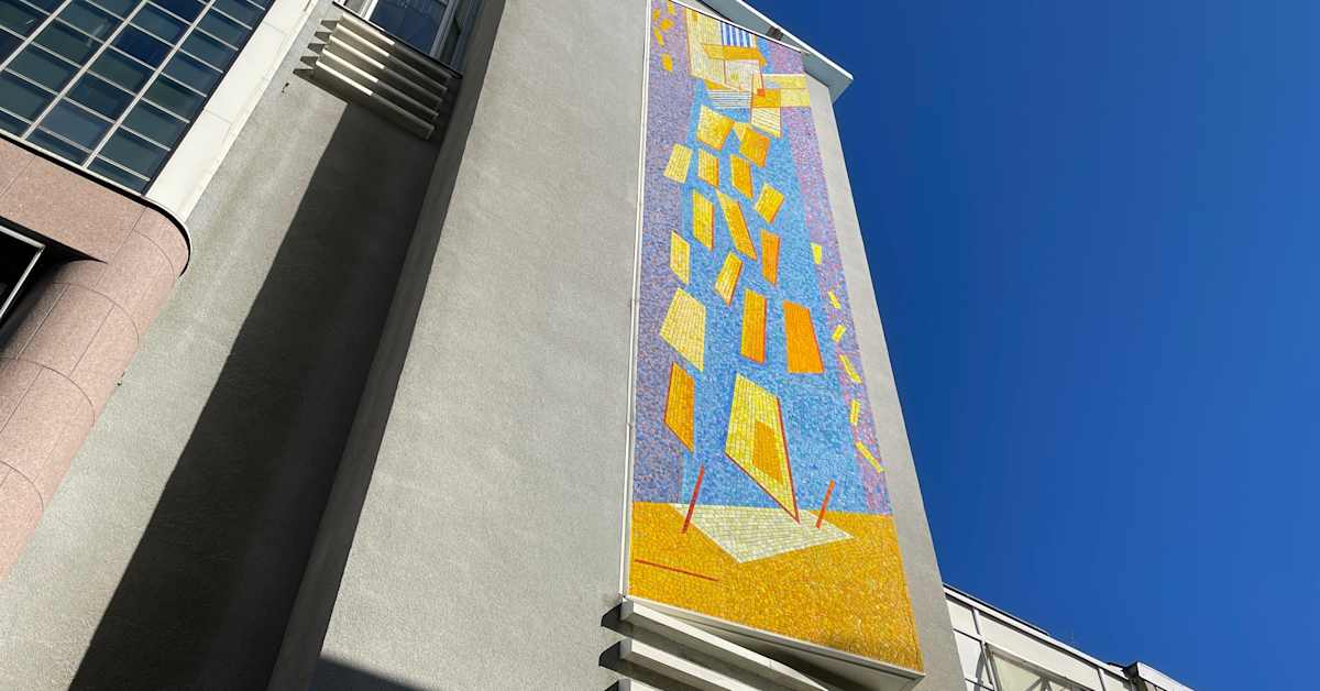 Mosaiikin palasia tippui kadulle Kuopiossa – taideteos on vuodelta 1988