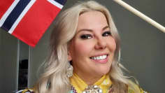 Nainen Norjan lipun kanssa. 