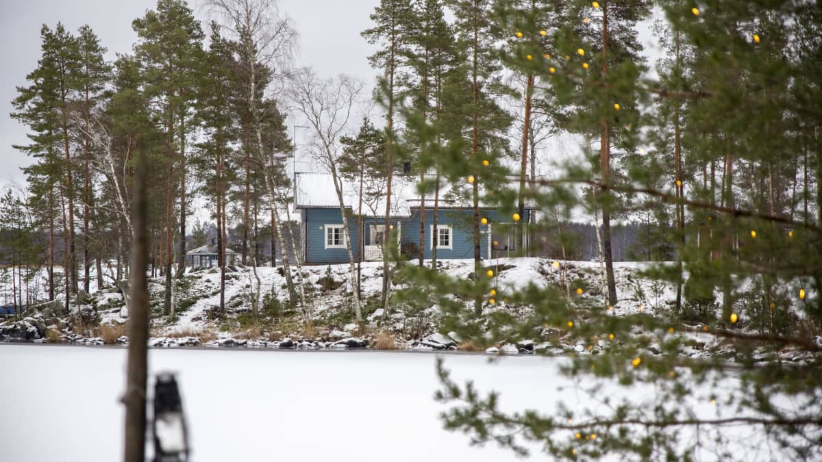 Suomalaisille iski mökkikipinä – paikkaavat venäläisten jättämän aukon  vuokramökkimarkkinoilla | Yle Uutiset