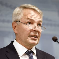 Utrikesminister Pekka Haavisto (Gröna) håller presskonferens om läget i Afghanistan den 22 augusti 2021.