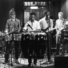 Piirpauke-yhtye, muusikot Leo Gauriloff, Tom Nekljudow, Malik Sene, Baby D´Njay, Tauno Railo ja Sakari Kukko. 1984.