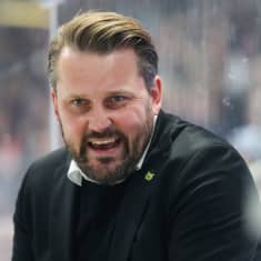 Antti Pennanen hymyilee.