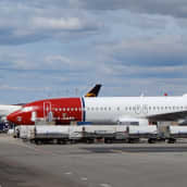 Lentoyhtiö Norwegianin Boeing 737-800-matkustajakone Helsinki-Vantaalla