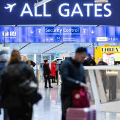 Photo shows the security control area at Helsinki Airport.