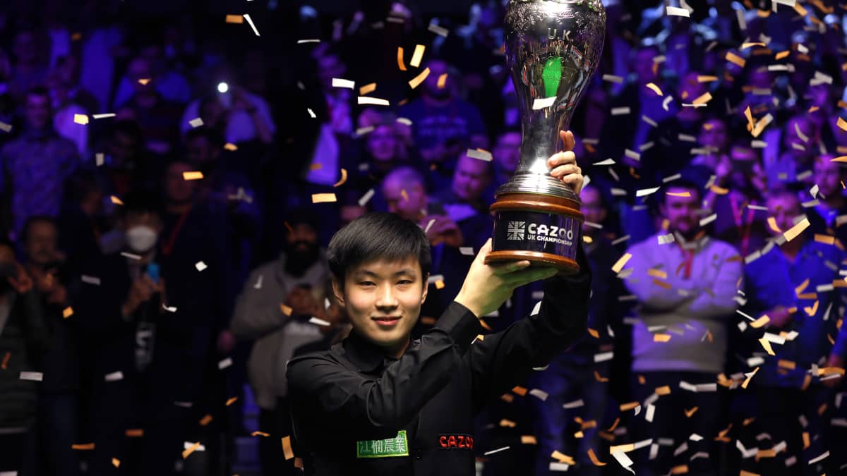 Zhao Xintong pääsi tuulettamaan UK Championshipin mestaruutta viime joulukuussa. 