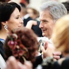 Sauli Niinistö ja Jenni Haukio tanssivat itsenäisyyspäivän vastaanotolla Presidentinlinnassa.
