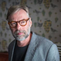 Mika Myllyaho työhuoneessaan.