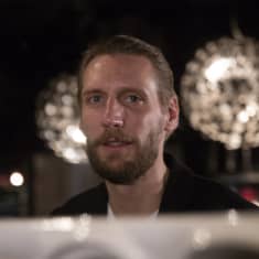 Pekka Strang / Koirat eivät käytä housuja / Baarikärpänen hki 24.10.2019