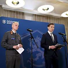 Finnish Army Commander, Lieutenant General Pasi Välimäki and Minister of Defence Antti Häkkänen at a press conference.