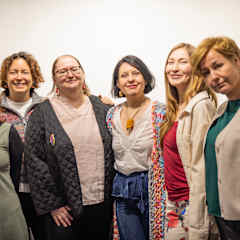 Monikulttuurinen taidenäyttely More Than Human Katve Art Space -galleriassa.