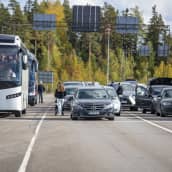 Venäjältä saapuvaa liikennettä Vaalimaan raja-asemalla.