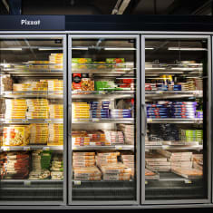 Kuvassa on pakastepizzoja Helsingissä Triplan Prismassa heinäkuussa 2020.