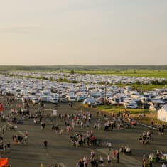 Suviseurat Kauhavalla 2023, kuvassa seurakenttää torstai-iltana 29.6.2023.