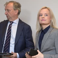  Liike Nytin Harry Harkimo ja perussuomalaisten puheenjohtja Riikka Purra tiedostustilaisuudessa eduskunnan Kansalaisinfossa Helsingissä 7. lokakuuta 2021.