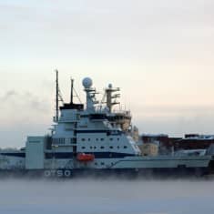 Isbrytaren Otso vid kajen i Helsingfors
