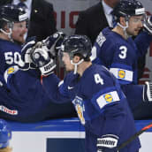 Mikko Lehtonen firar mål.