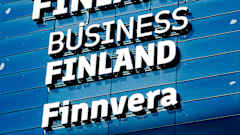 Muun muassa Business Finlandin kyltti on kuvattu Helsingin Porkkalankadulla joulukuussa 2020,