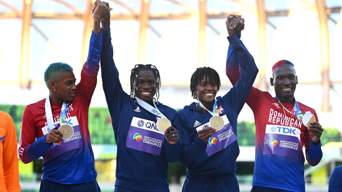 Alexander Ogando, Fiordaliza Cofil, Marileidy Paulino ja Lidio Andres Feliz saavuttivat kultaa 4x400 metrin sekaviestissä. MM-mitali oli Dominikaaniselle tasavallalle ensimmäinen sitten vuoden 2013 Luguelin Santosin 400 metrin pronssin.