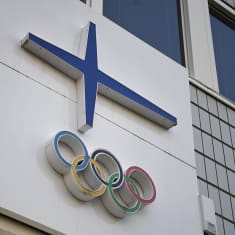 Bild på Finlands flagga och OS-ringarna.