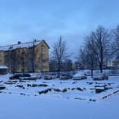 Keisarinasemasta on jäljellä vain lumen alta pilkottava kivijalka Lappeenrannan Leirissä.