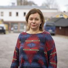 Porträttbild på Karin Ljung-Hägert, som är chef för integrationstjänsterna i Raseborg och Hangö. 