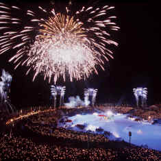 Kansainvälinen hiihtoliitto FIS toivoi takuulla vastaavaa tunnelmaa pilottitapahtumalleen FIS Gameseille kuin kuvan Lillehammerin talviolympialaisissa vuonna 1994.