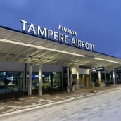 Tampere-Pirkkalan lentokentän Terminaali 1 talvisäässä.
