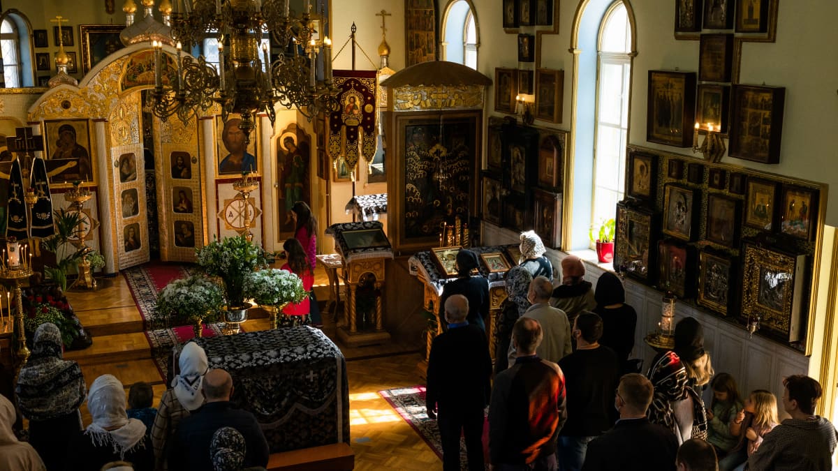 Moskovan patriarkaatin alaisen ortodoksikirkon rovasti Suomessa tuomitsee  Venäjän hyökkäyssodan, mutta haluaa pysyä johtajansa alaisuudessa: Kirill  ei ohjaile kirkkoa