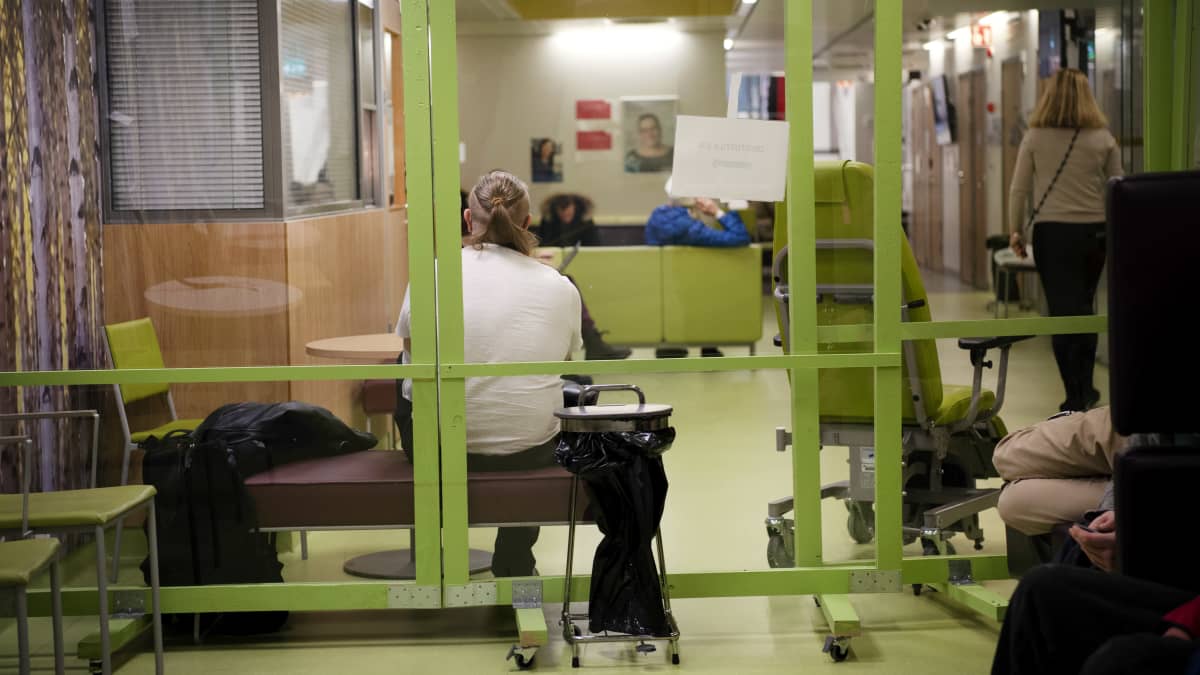 Lähes kaikki Töölön tapaturma-aseman hoitajat uhkaavat irtisanoutua  Helsingissä: ”Henkilökuntaa ei kuunnella ja potilasturvallisuus vaarantuu”