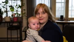 Nelli Korhonen ja vauva Oskar Korhonen