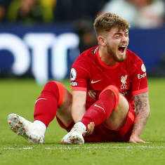 Liverpoolin Harvey Elliott loukkaantui Leeds-pelissä.